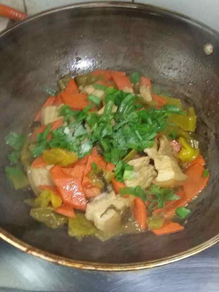 酸菜胡萝卜五花肉步骤10