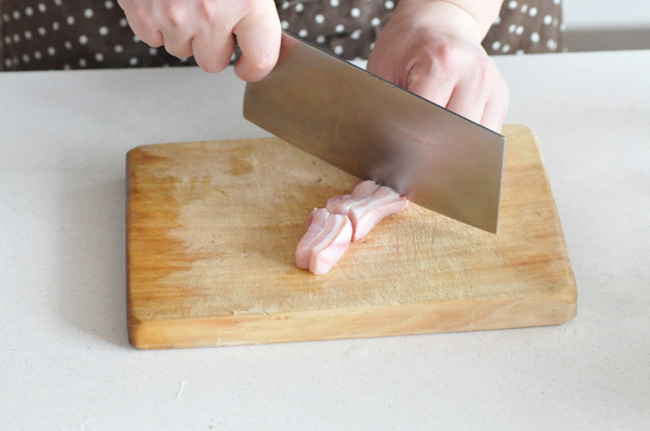 蒜苗小炒肉步骤3