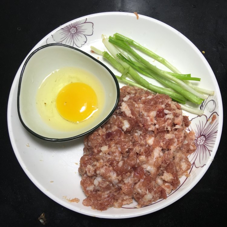 香菇木耳腐皮肉卷步骤2