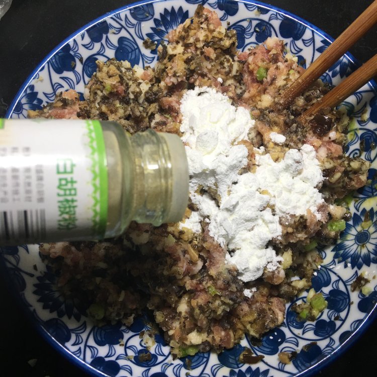 香菇木耳腐皮肉卷步骤5
