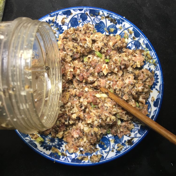 香菇木耳腐皮肉卷步骤6