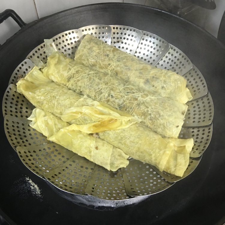 香菇木耳腐皮肉卷步骤10