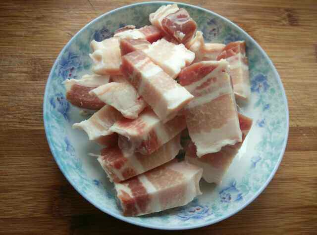 土豆干焖肉步骤1