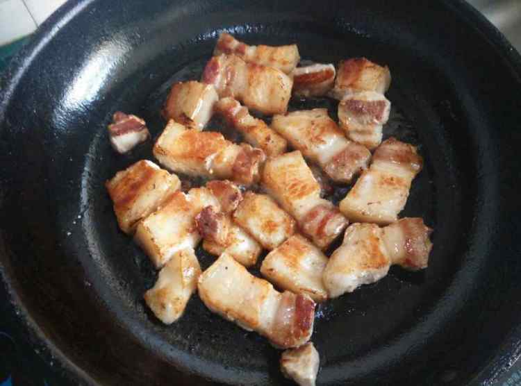 土豆干焖肉步骤2