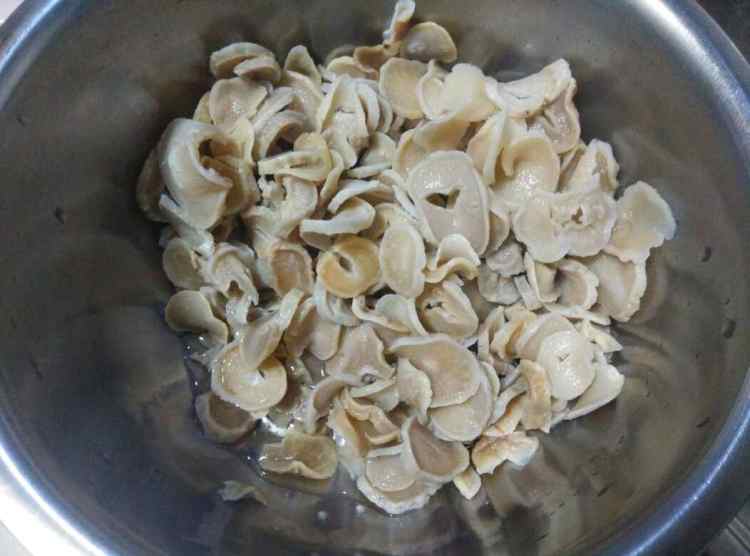 土豆干焖肉步骤5
