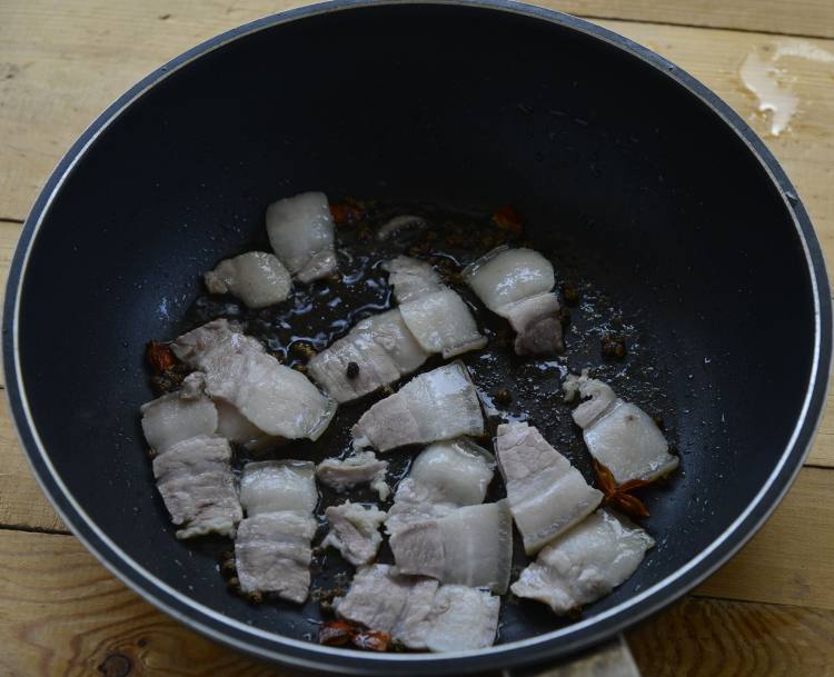 黑豆腐竹回锅肉步骤7