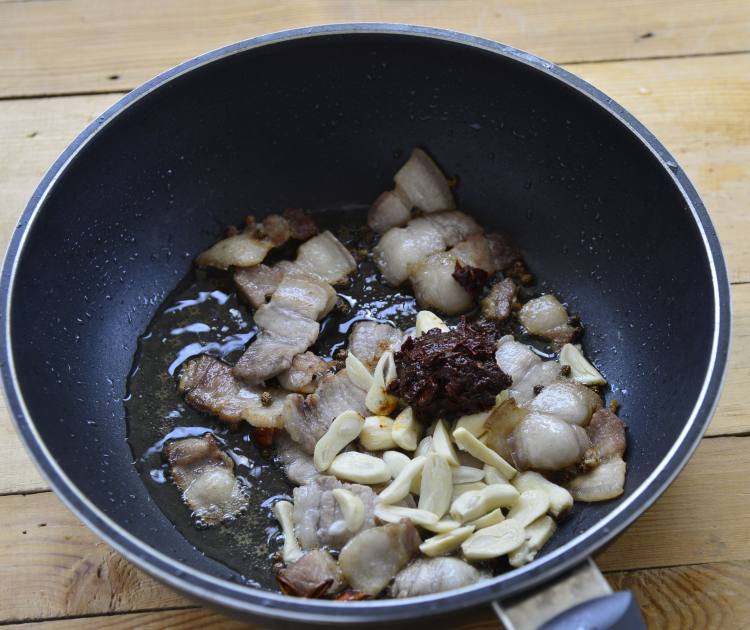 黑豆腐竹回锅肉步骤8