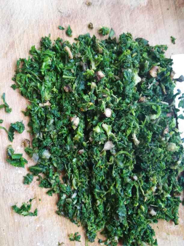 荠菜发面包子步骤1