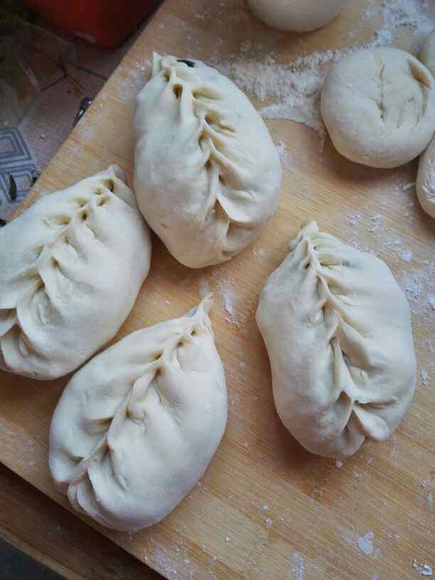 荠菜发面包子步骤6