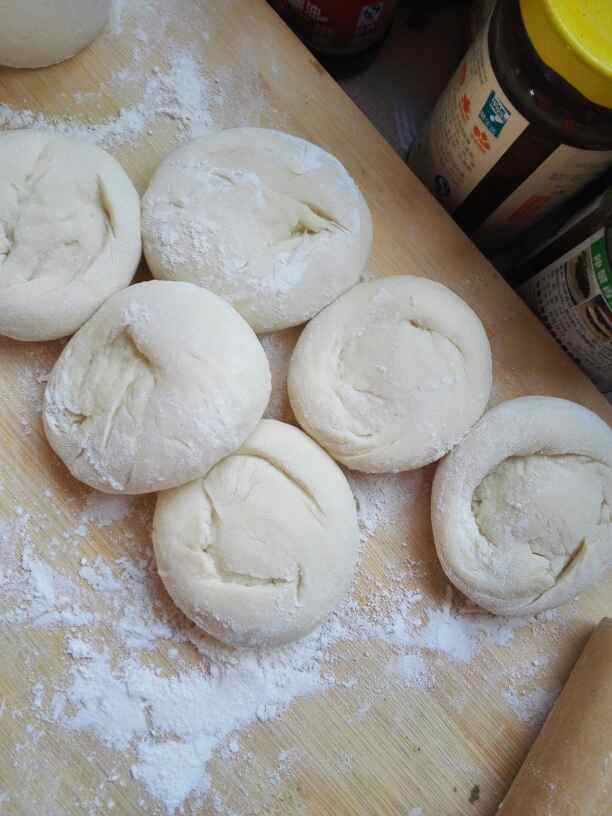 荠菜发面包子步骤5