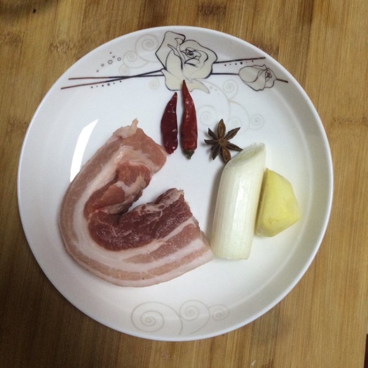 蘑菇炖五花肉步骤2