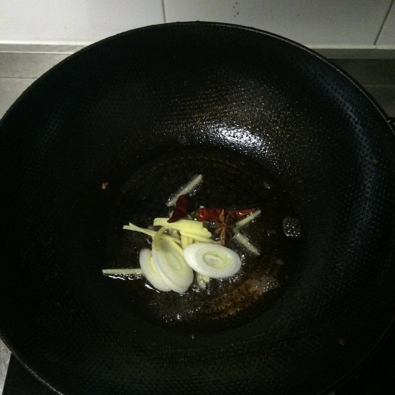 蘑菇炖五花肉步骤5