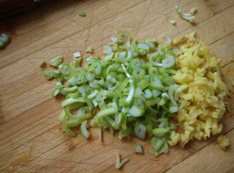 春天吃野菜｜荠菜生煎步骤7