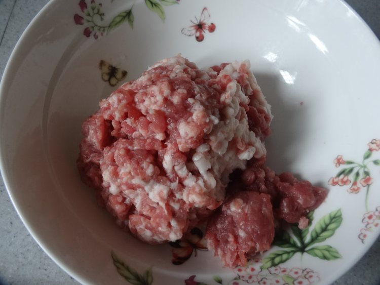 玉米香菇猪肉馄饨步骤1