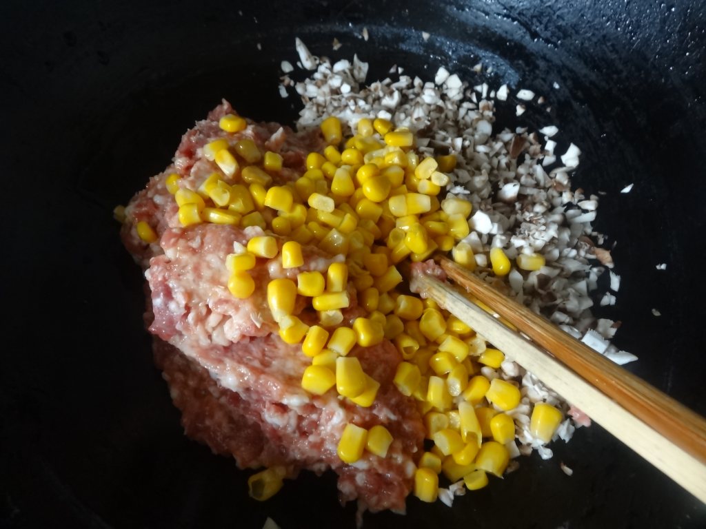 玉米香菇猪肉馄饨步骤5