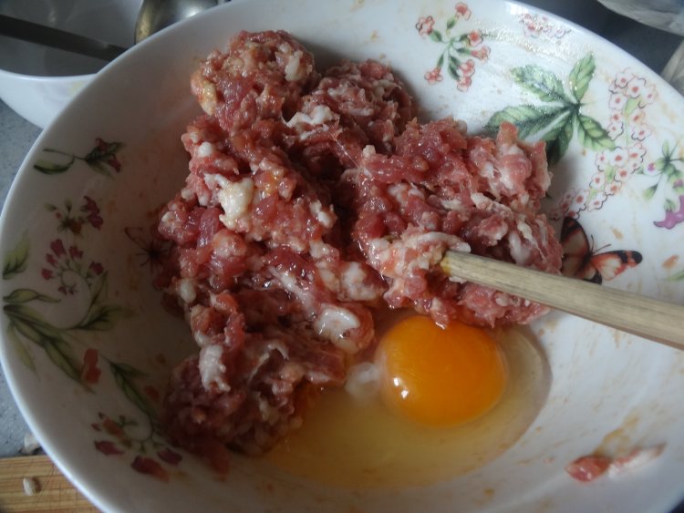 玉米香菇猪肉馄饨步骤4