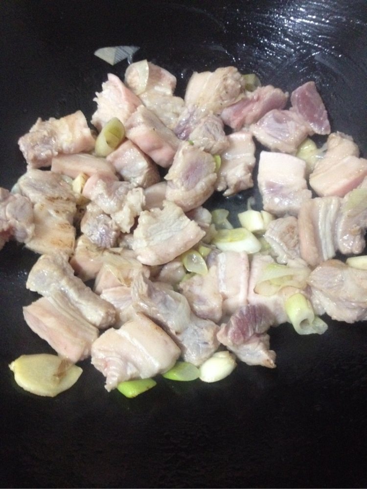 鹌鹑蛋焖肉步骤3