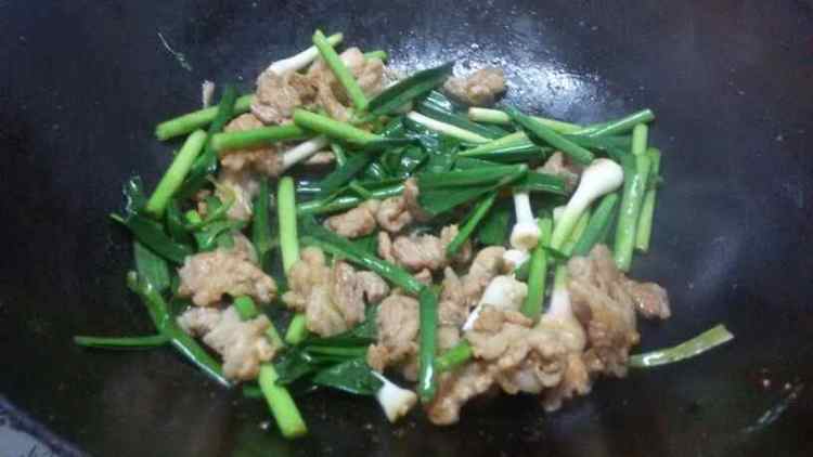 蒜苗炒五花肉步骤7