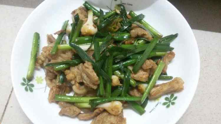 蒜苗炒五花肉步骤8