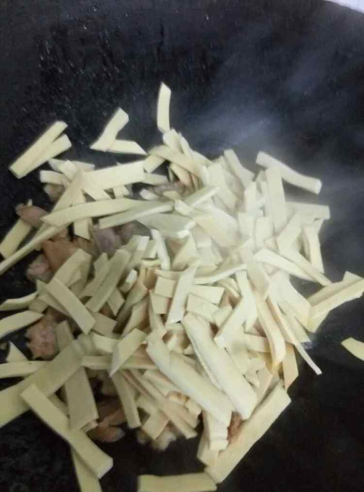 千张炒五花肉步骤5