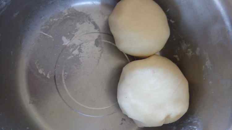 油酥咸肉烧饼步骤1