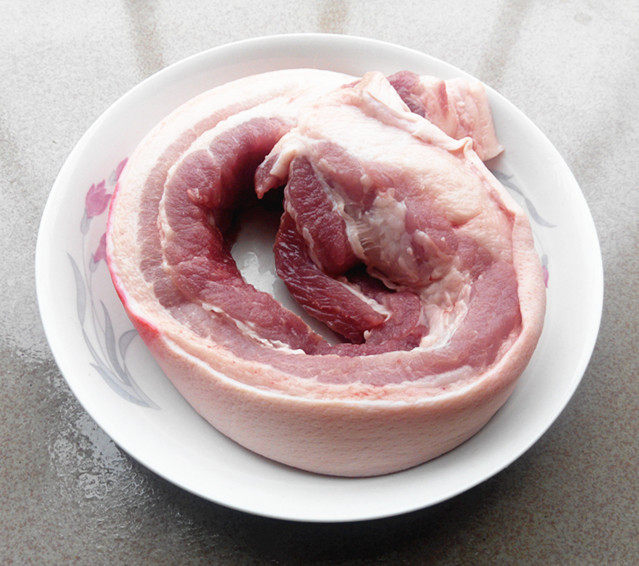 麻辣粉蒸肉步骤1