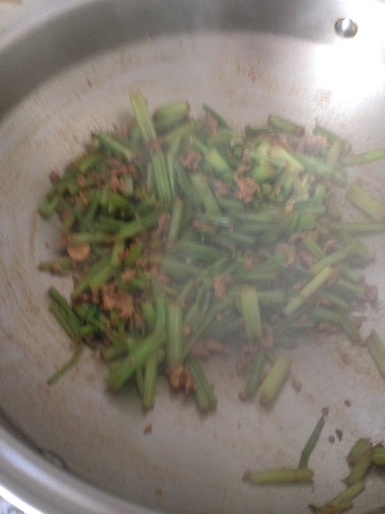 小芹菜炒肉步骤12
