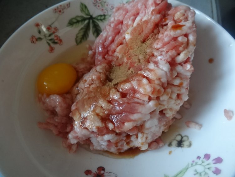 韭菜鲜肉锅贴步骤2