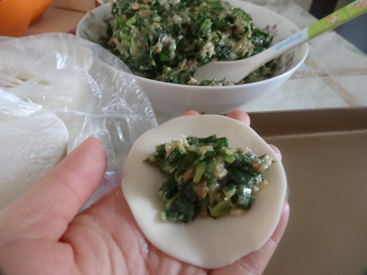 韭菜鲜肉锅贴步骤7