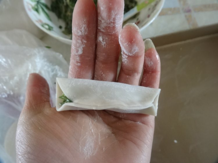 韭菜鲜肉锅贴步骤8