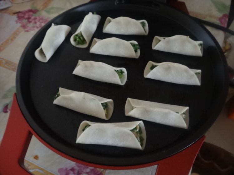 韭菜鲜肉锅贴步骤11