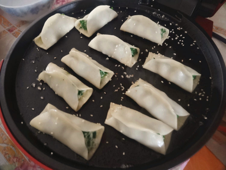 韭菜鲜肉锅贴步骤13