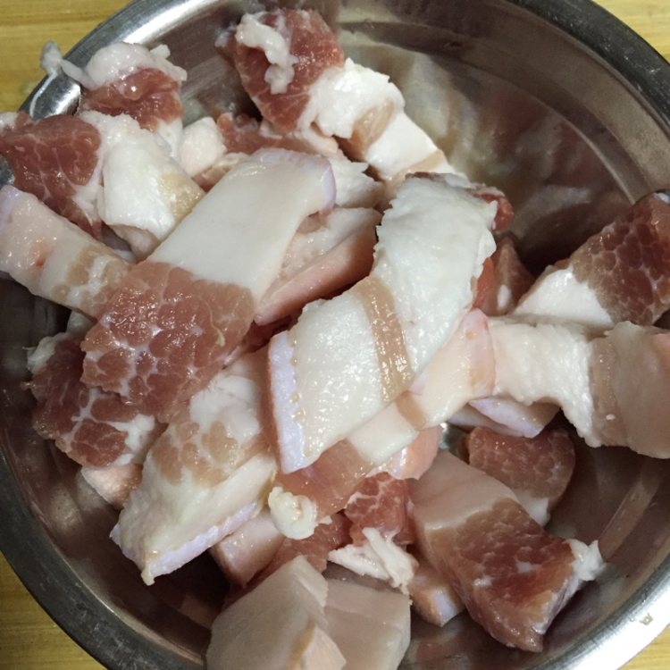 五花肉焖豆干步骤2
