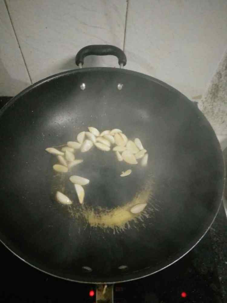 干锅蒜薹面筋步骤6