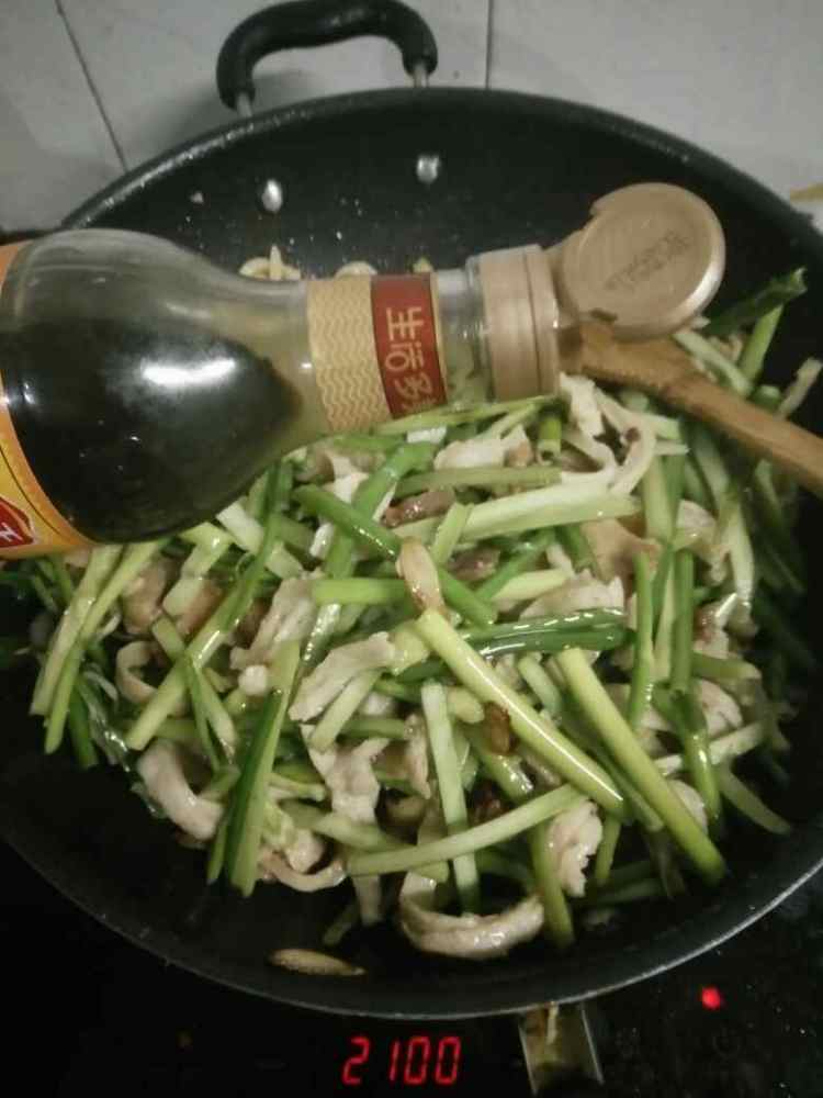 干锅蒜薹面筋步骤11