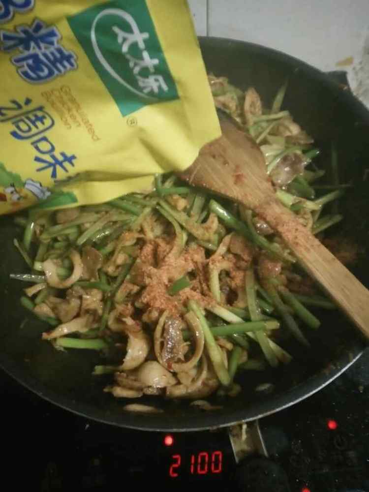干锅蒜薹面筋步骤14