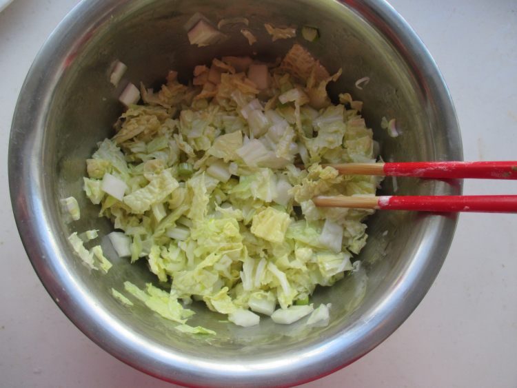 酱油白菜肉包子步骤4