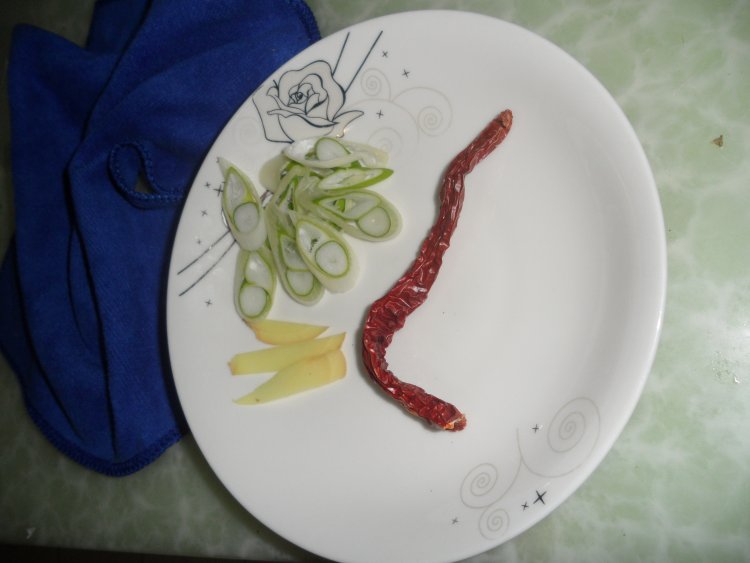 猪肉粉皮炖冬瓜木耳步骤1