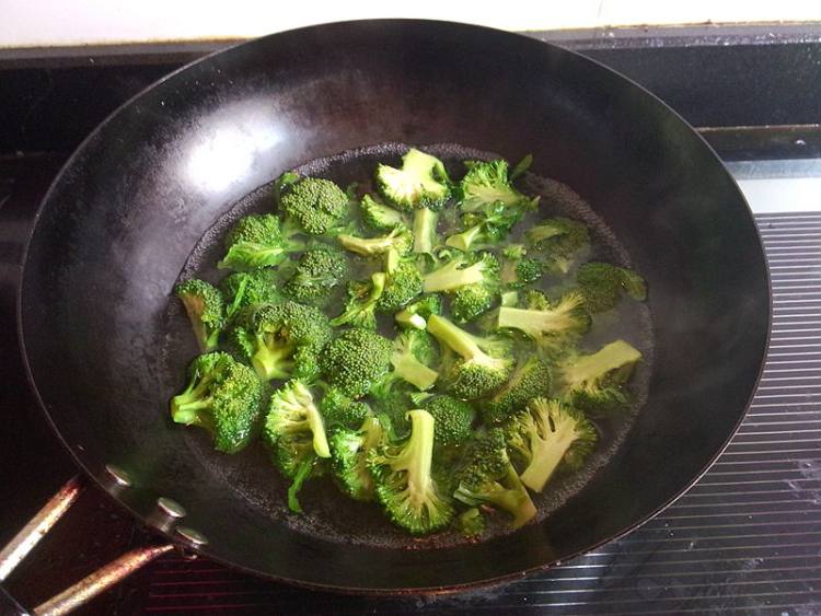 西兰花蚝油五花肉步骤10