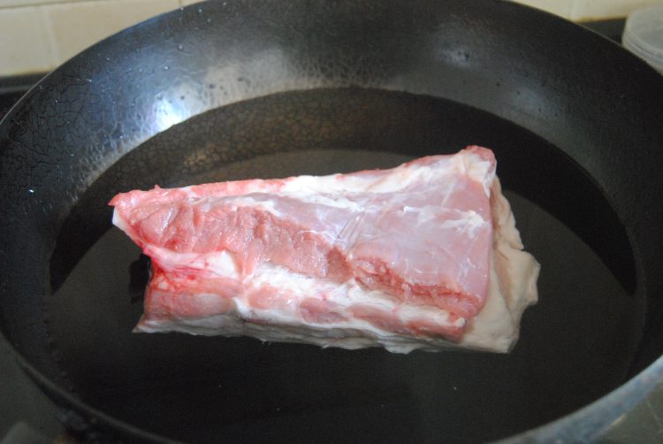 萝卜干炖肉步骤2