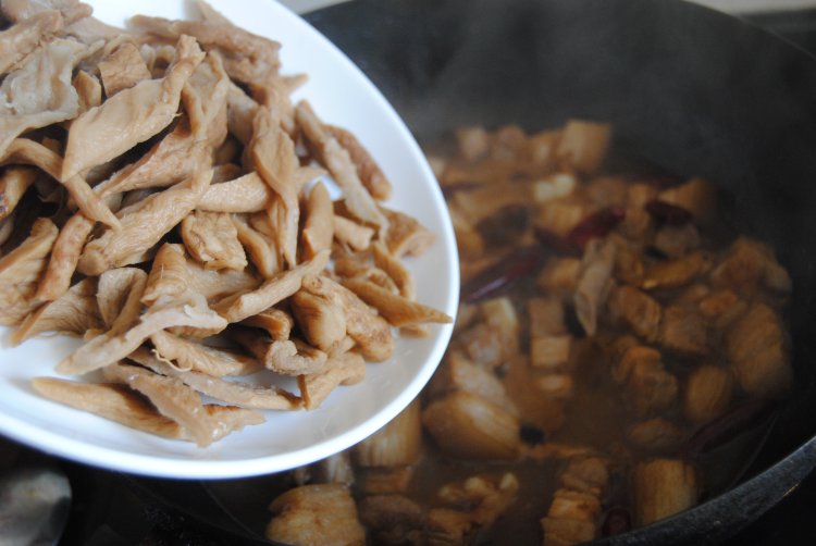 萝卜干炖肉步骤13