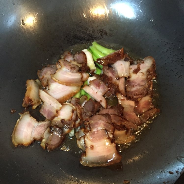 茶树菇炒肉步骤4
