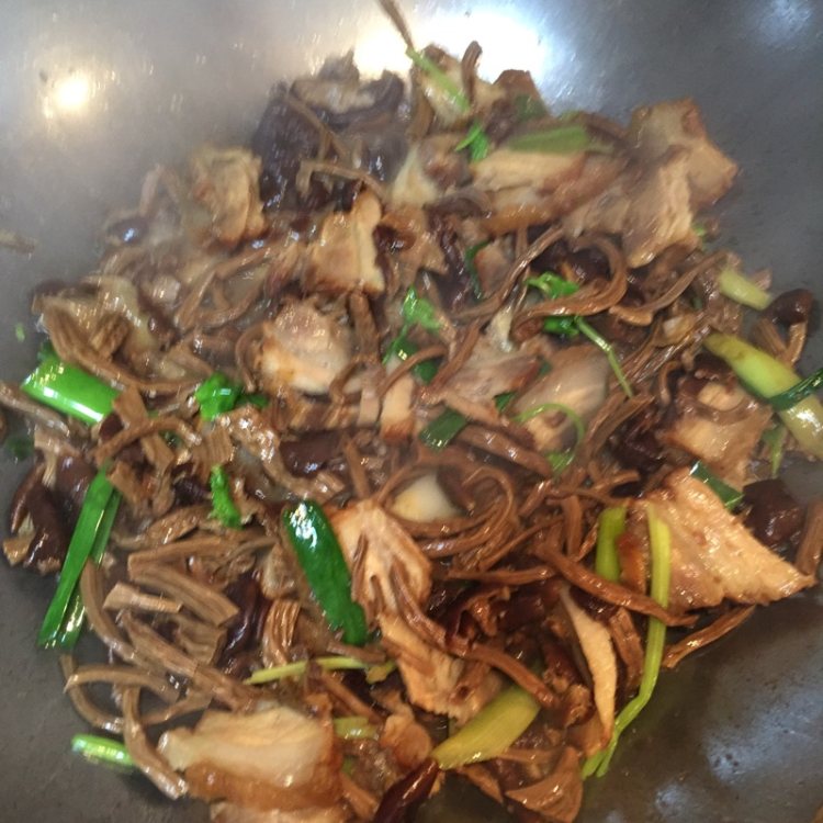 茶树菇炒肉步骤8