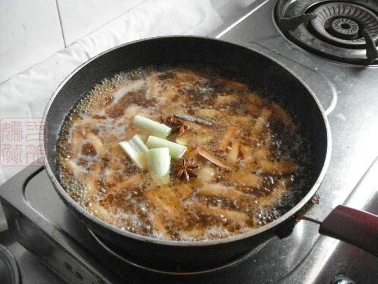 五花肉烧干豆角步骤7