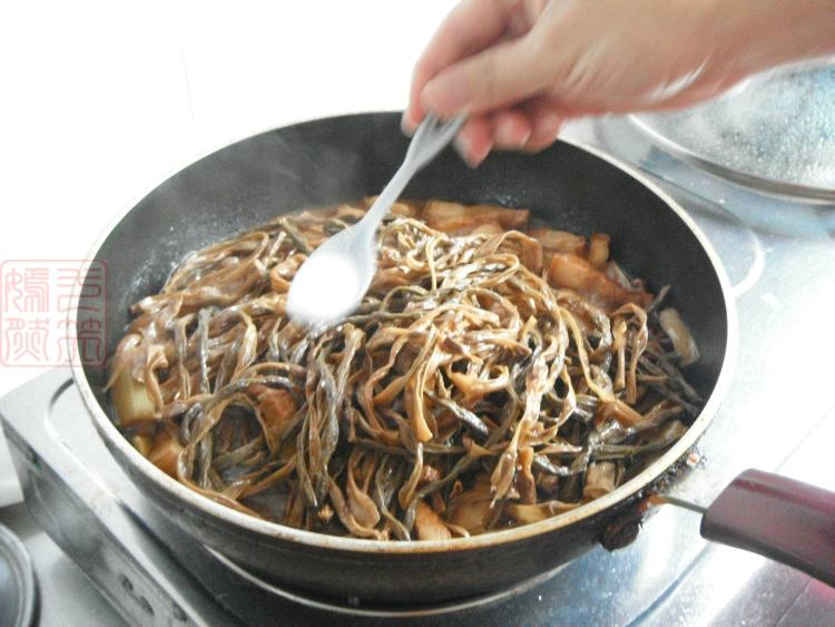 五花肉烧干豆角步骤11