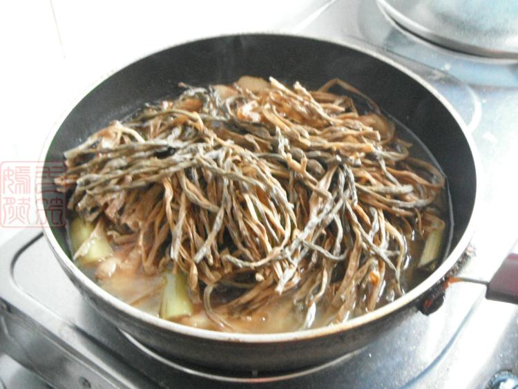 五花肉烧干豆角步骤10