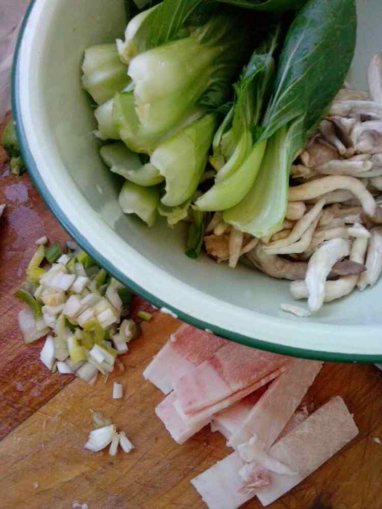 蘑菇炒油菜步骤1