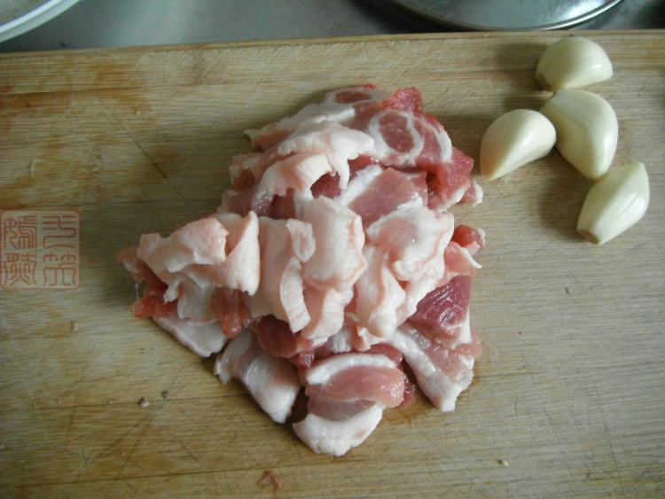 五花肉烧四季豆步骤2