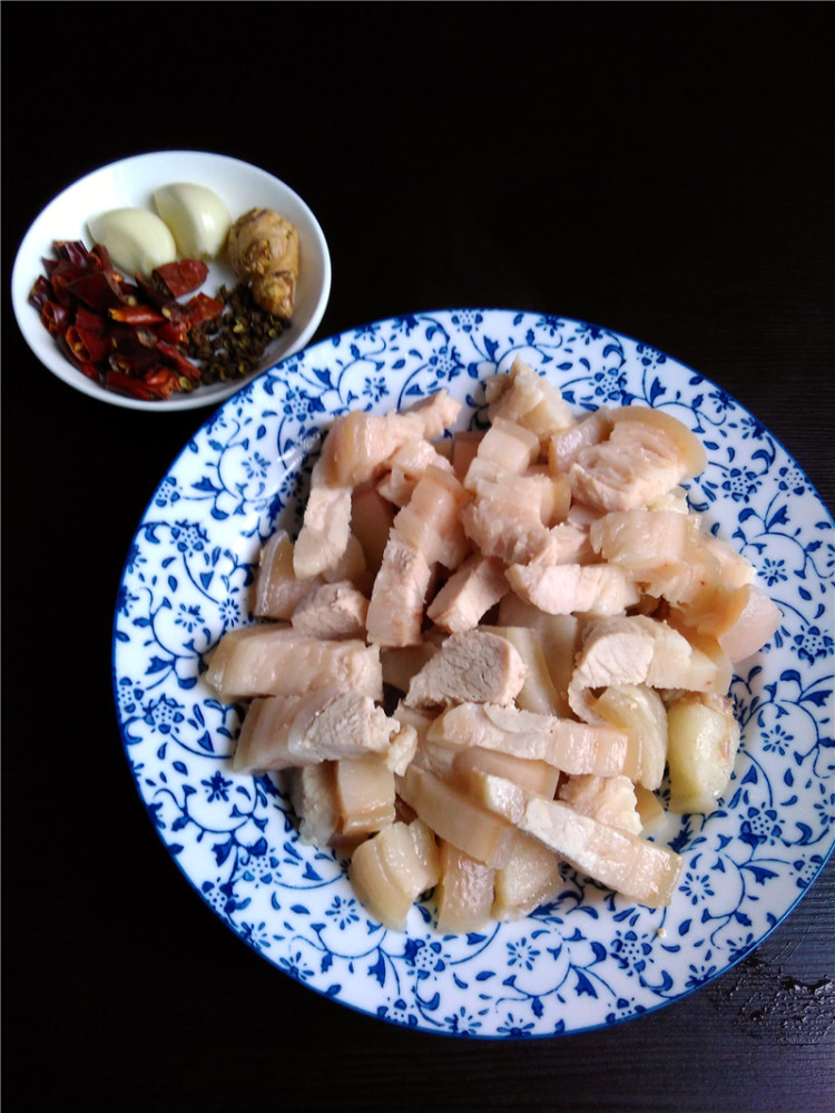 莴笋烧肉步骤1