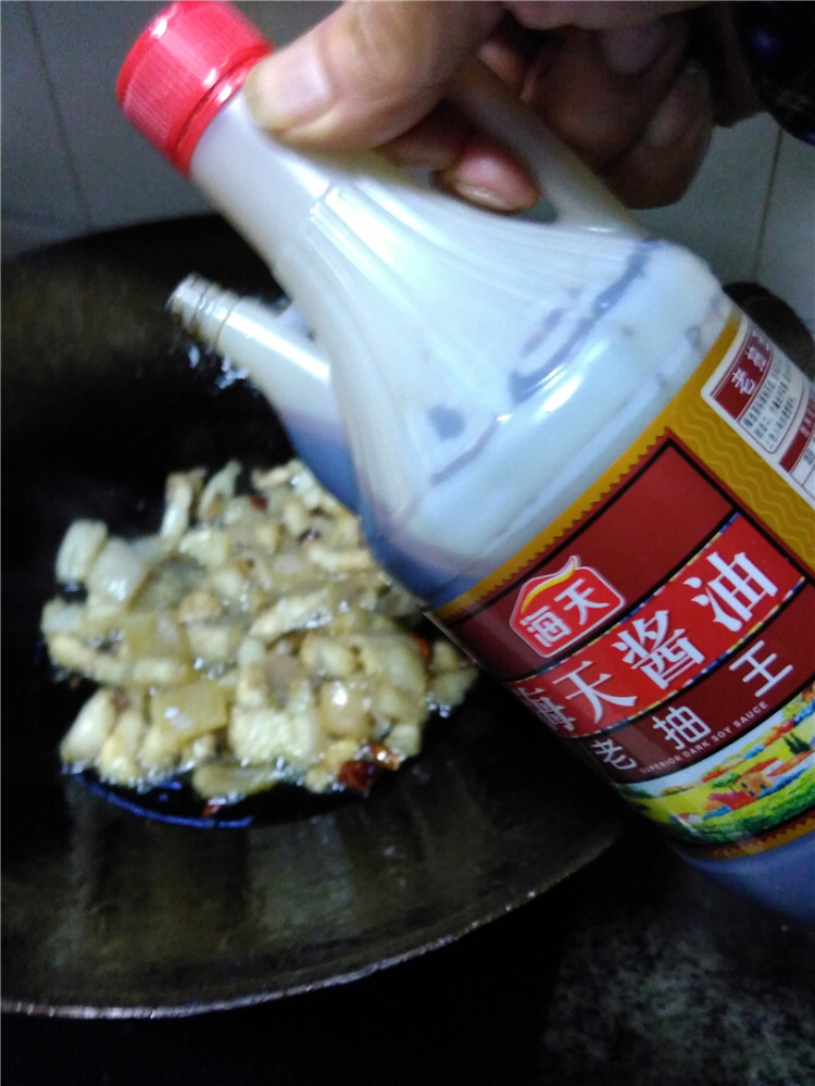莴笋烧肉步骤7